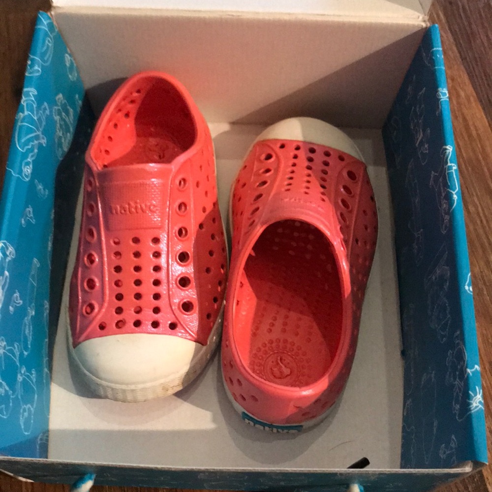 Native shoes toddler size 6